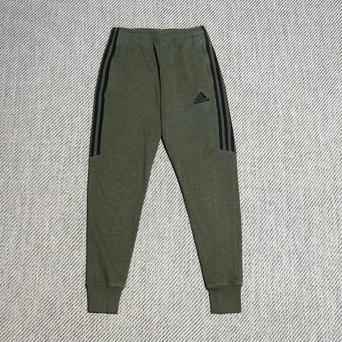 [ S ] adidas 아디다스 카키 올드스쿨 조거팬츠